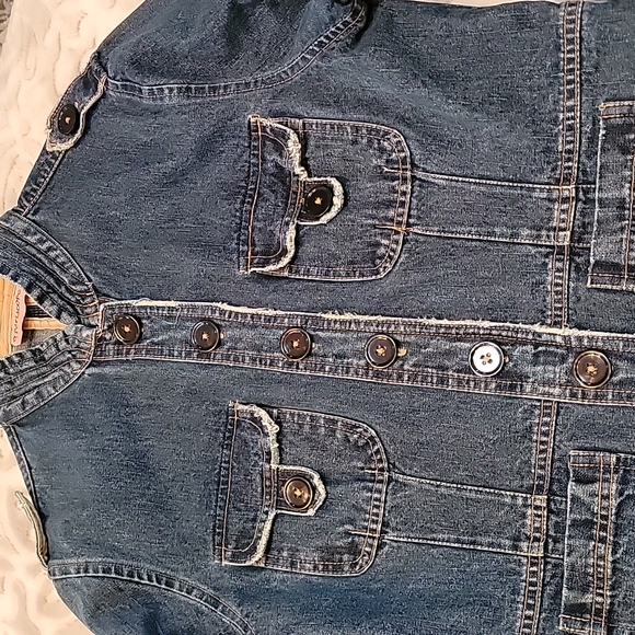 Large Periscope Jean Jackets - Picture 5 of 5